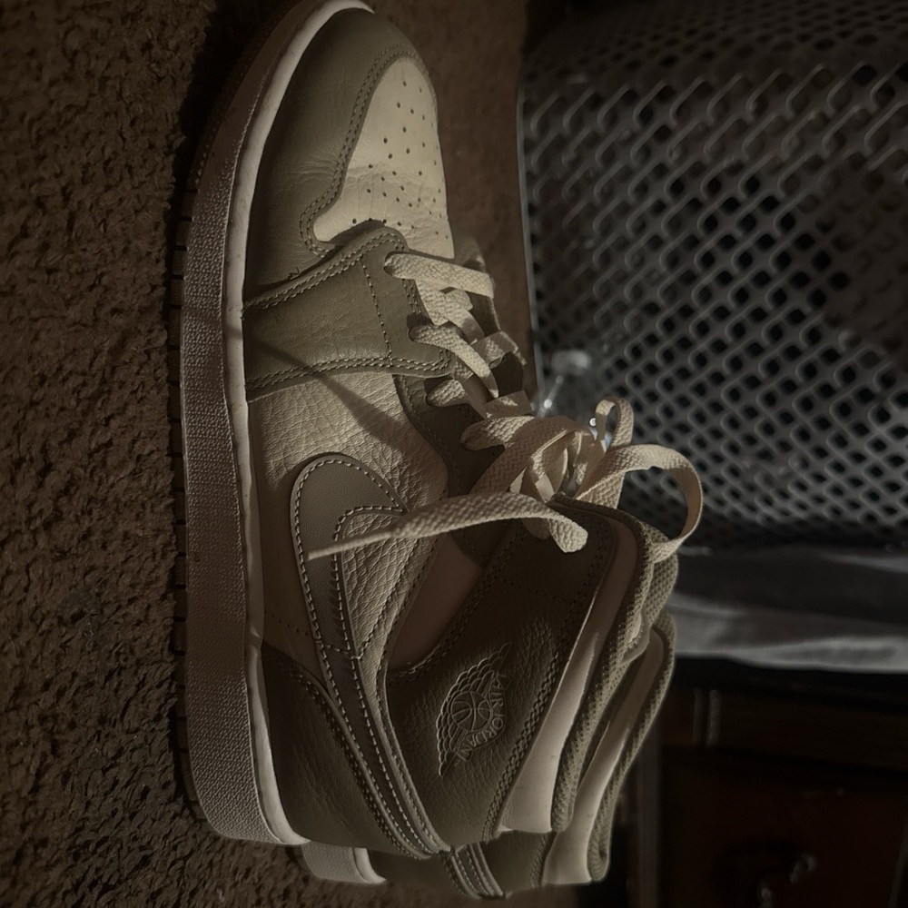 Air jordan 1 Women's Sneakers in brown and beige